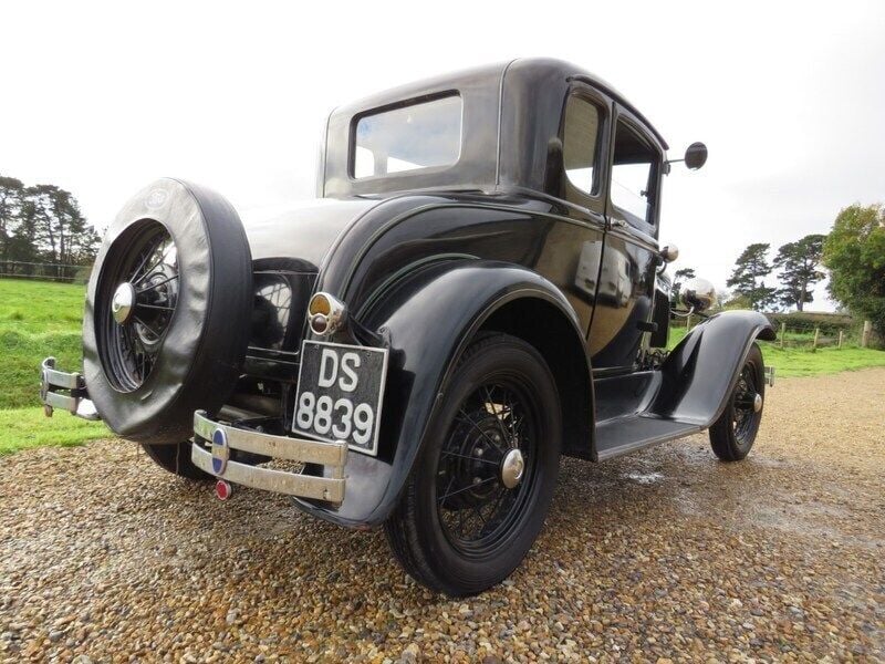 Begagnad Ford Model A 1991 Svart Sedan