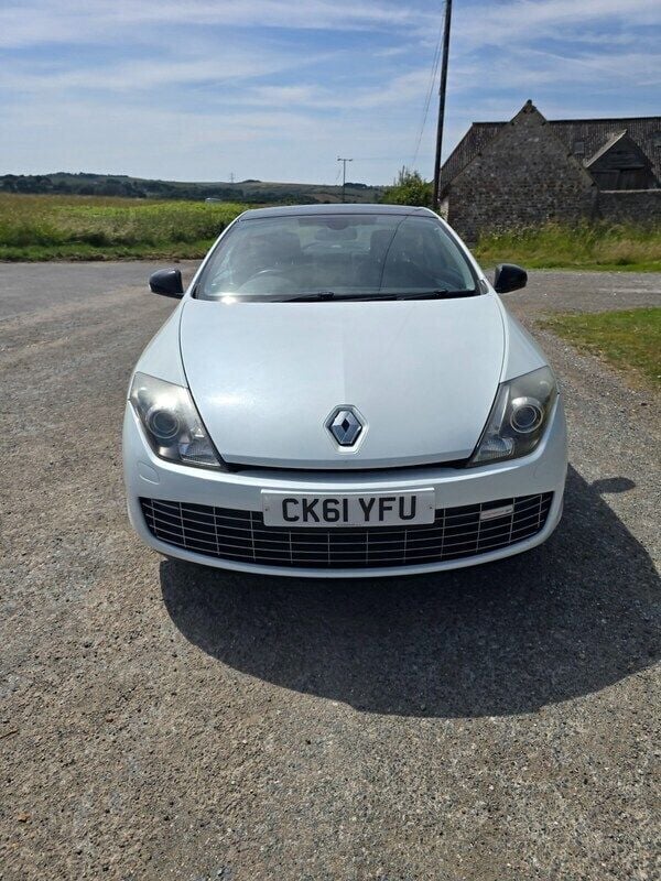 Used Renault Laguna Coupé 150 HP (110 kW) 2011 White Coupe