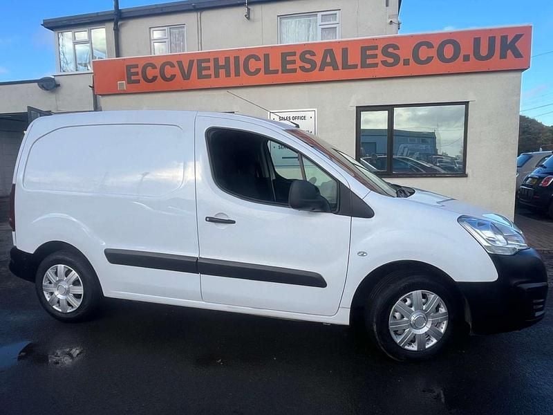 White Used 2018 Peugeot Partner MPV | £4,695 (Fair price) - Image 1/4