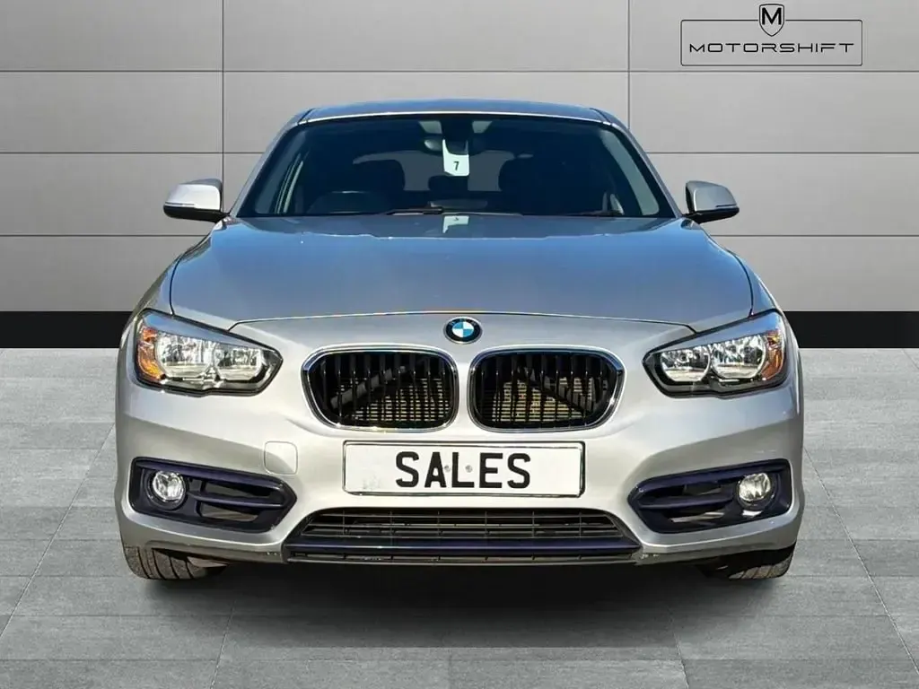 Usado BMW 118 Sport Line 150 CV (110 kW) 2017 Plateado Utilitario