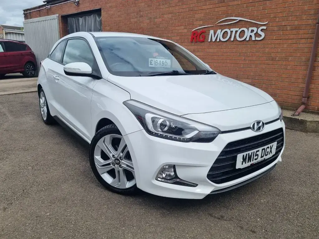 Used Hyundai i20 Sport 84 HP (61 kW) 2015 White Coupe