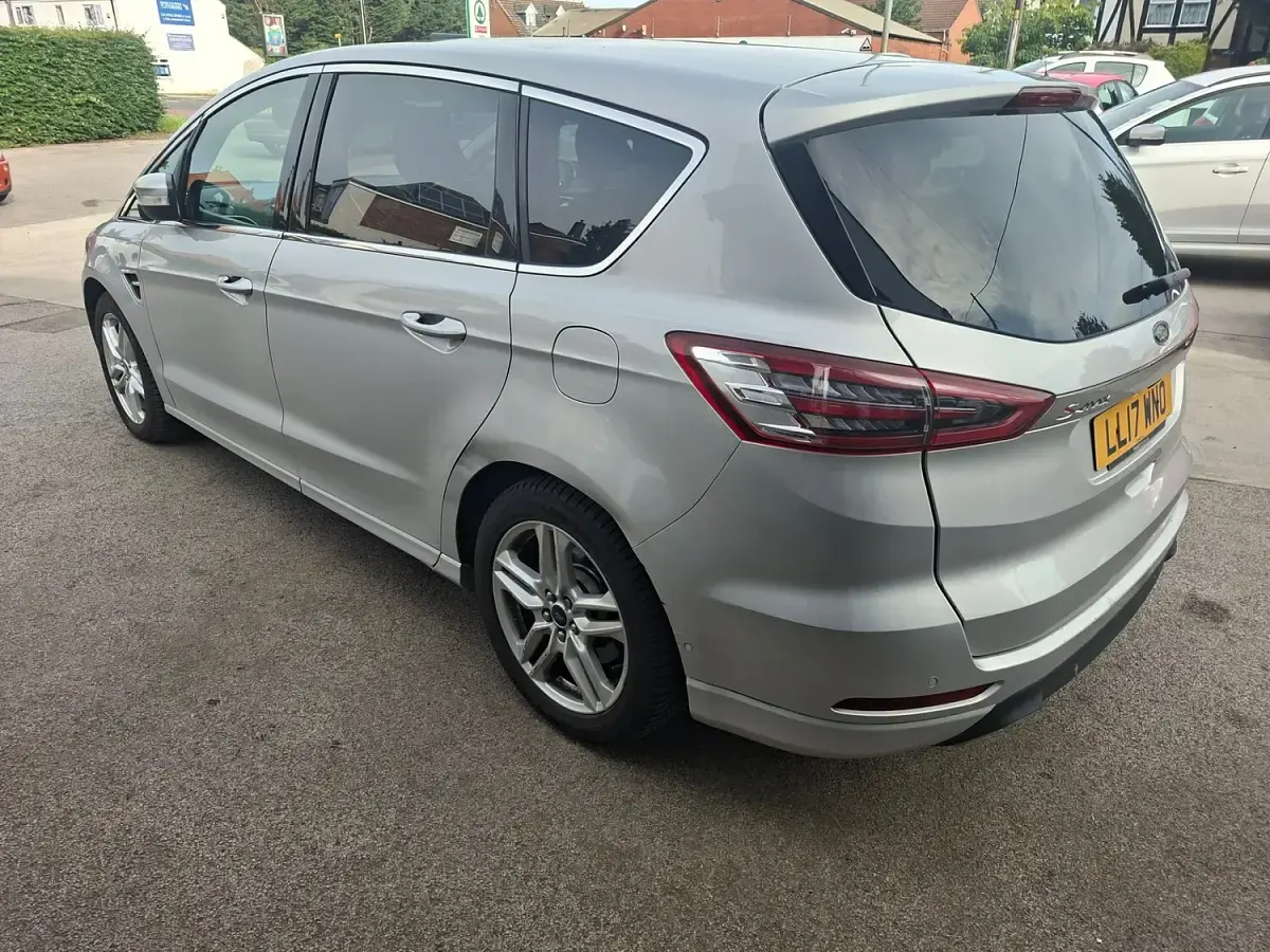 Used Ford S-MAX Titanium 180 HP (132 kW) 2017 Silver MPV