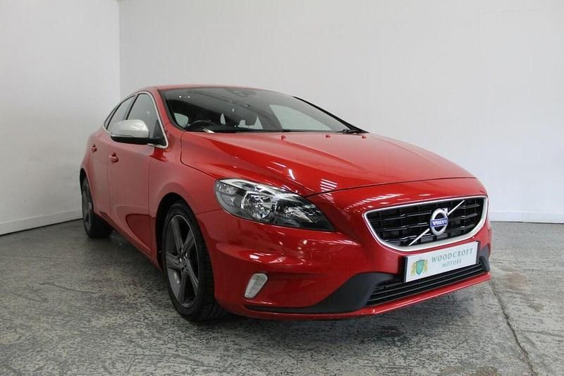 Red Used 2016 Volvo V40 R-Design Estate | £6,995 (Fair price) - Image 1/3