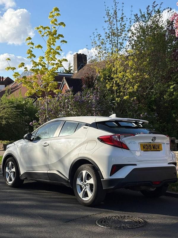 Used Toyota C-HR 2019 White SUV