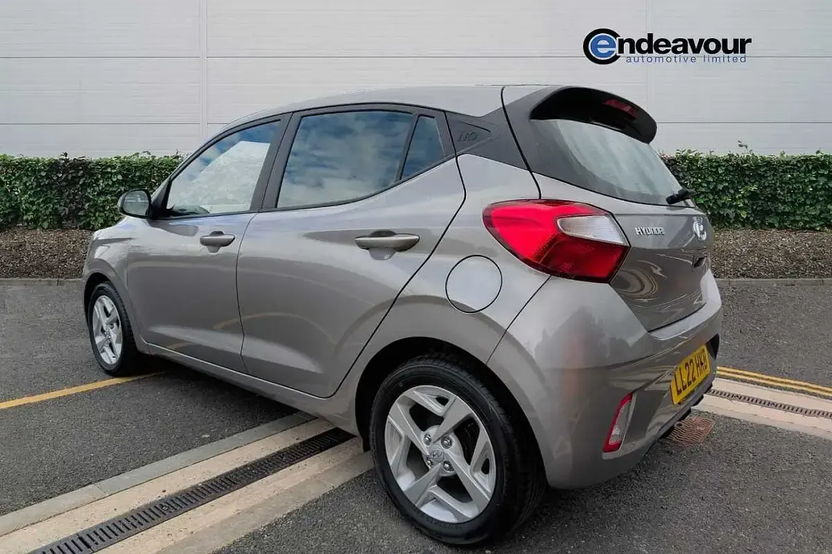 Used Hyundai i10 SE 84 HP (61 kW) 2022 Bronze Hatchback