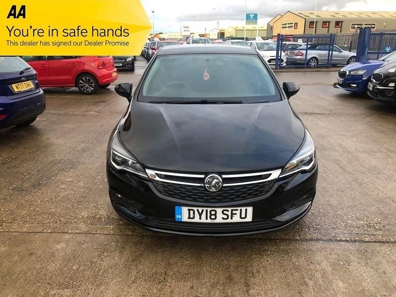 Second-hand Vauxhall Astra Design Edition 2018 Negru Hatchback