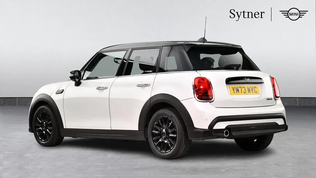Used Mini Cooper Classic 134 HP (98 kW) 2023 White Hatchback