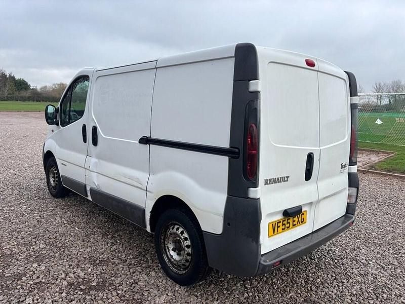 Used Renault Trafic 100 HP (73 kW) 2006 White MPV