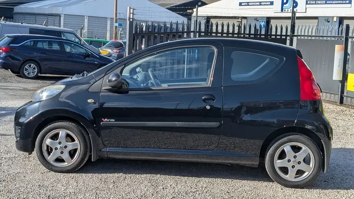 Used Peugeot 107 68 HP (50 kW) 2009 Black Hatchback