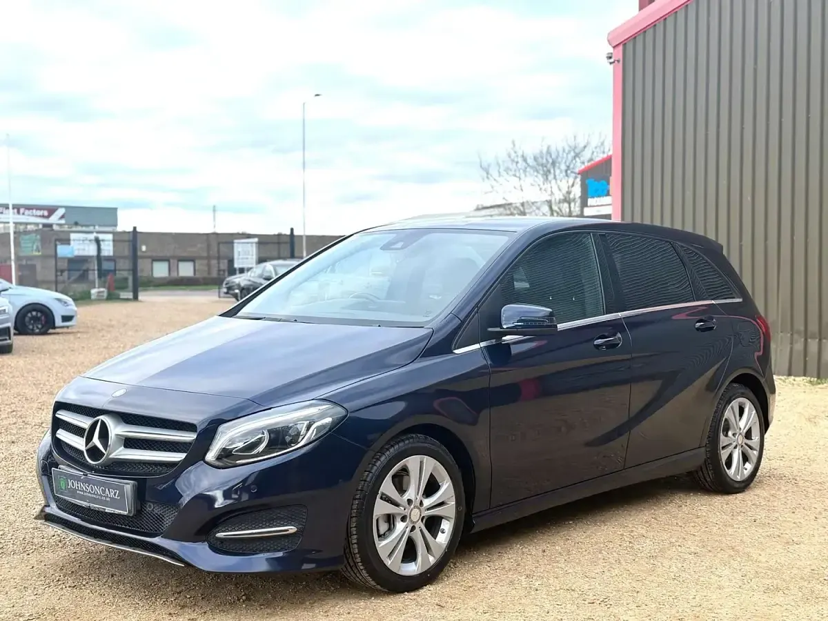 Used Mercedes B200 Premium 156 HP (114 kW) 2017 Blue Hatchback