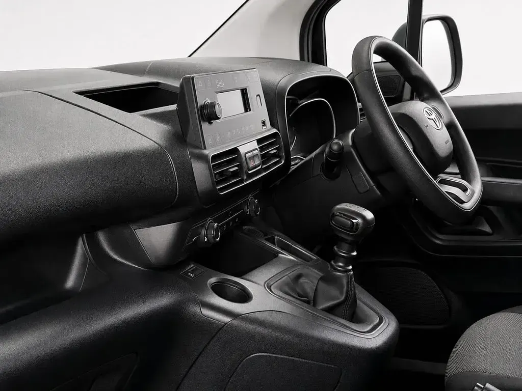 Used Toyota Proace Active 100 HP (73 kW) 2023 White MPV