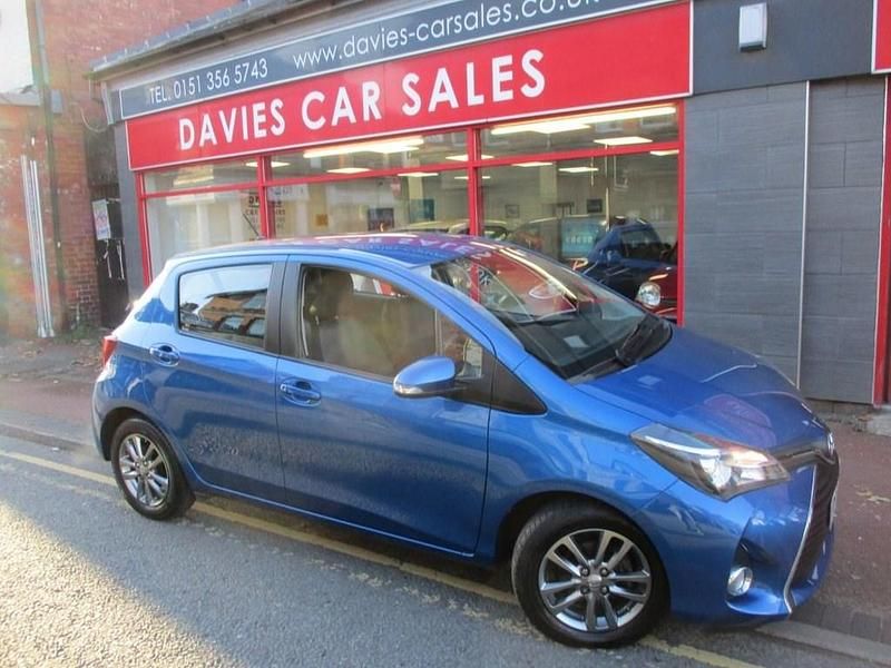 Blue Used 2015 Toyota Yaris Hatchback | £8,990 (Fair price) - Image 1/4