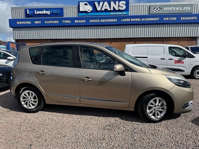 Used Renault Scénic III Dynamique 2015 Beige MPV