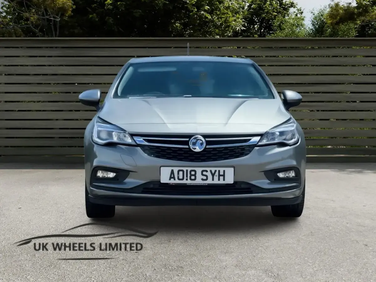 Used Vauxhall Astra SRi 150 HP (110 kW) 2018 Grey Hatchback