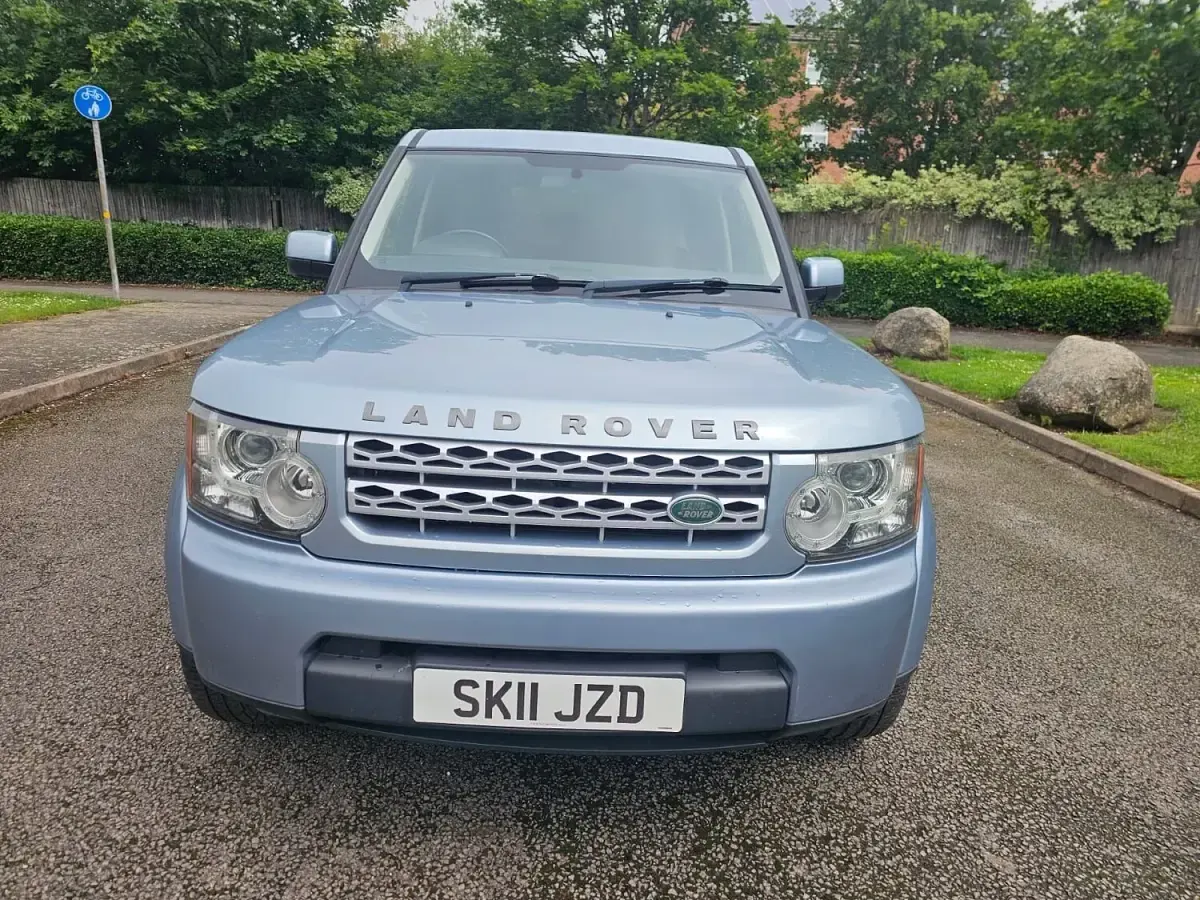 Used Land Rover Discovery 241 HP (177 kW) 2011 Silver SUV