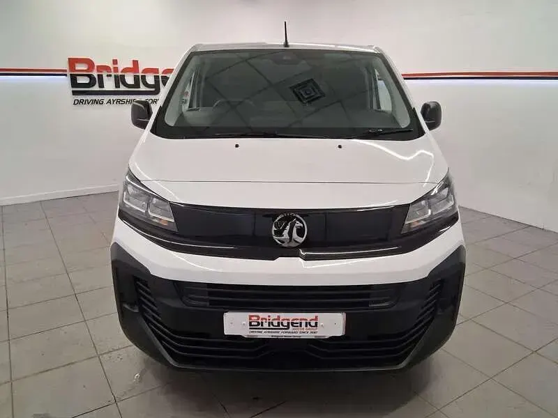 Used Vauxhall Vivaro S 120 HP (88 kW) 2024 White MPV