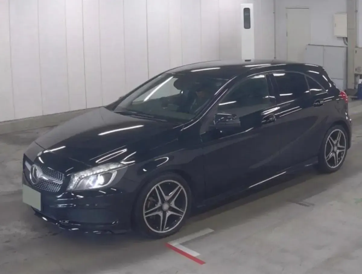 Used Mercedes A180 122 HP (89 kW) 2014 Black Hatchback