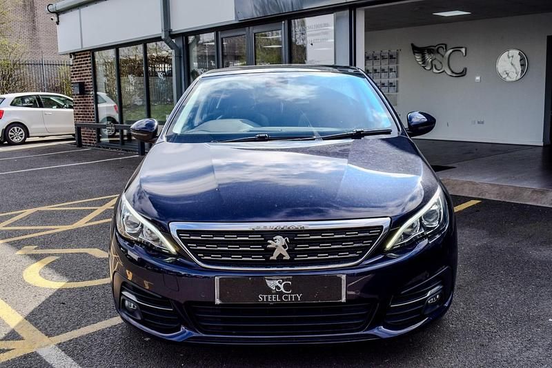 Used Peugeot 308 Allure 130 HP (95 kW) 2018 Blue Hatchback