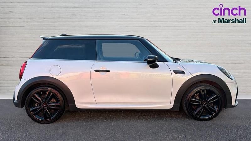 Usado Mini Cooper Premium 136 CV (100 kW) 2024 Blanco Utilitario