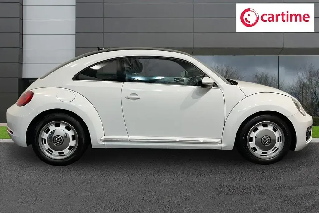 Used VW Beetle Design 105 HP (77 kW) 2017 White Hatchback