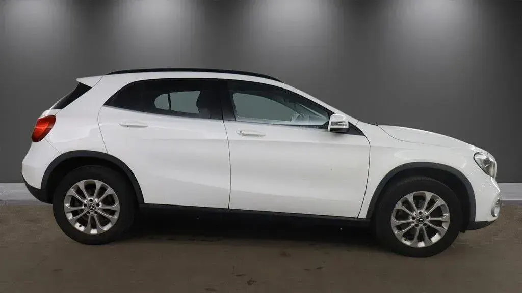 Used Mercedes GLA200 SE 156 HP (114 kW) 2019 White SUV