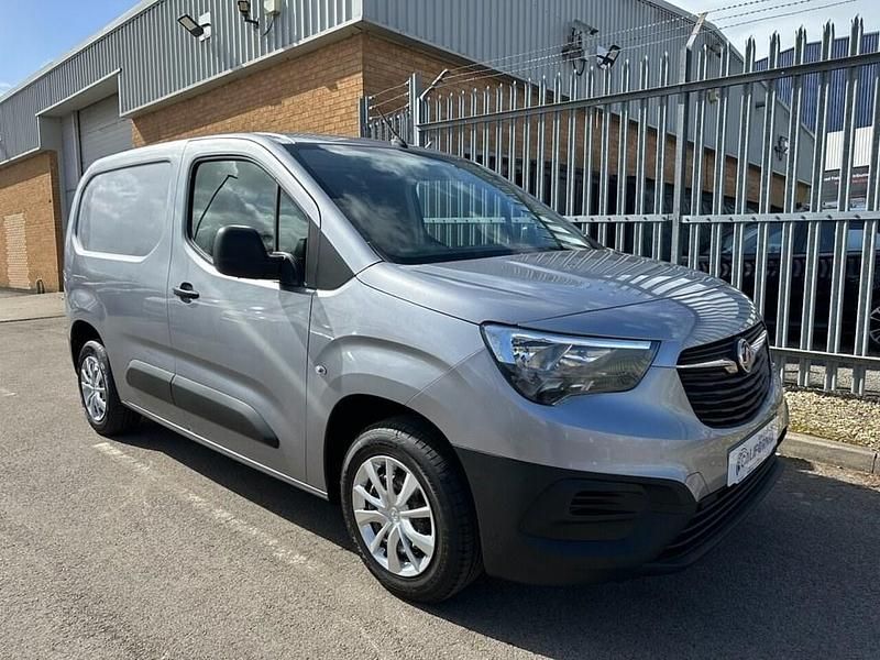 Used Vauxhall Combo Edition 100 HP (73 kW) 2019 Grey MPV
