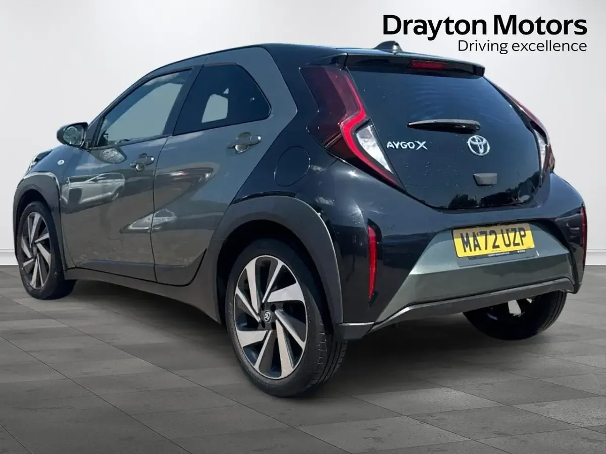 Used Toyota Aygo X 72 HP (52 kW) 2022 Green SUV