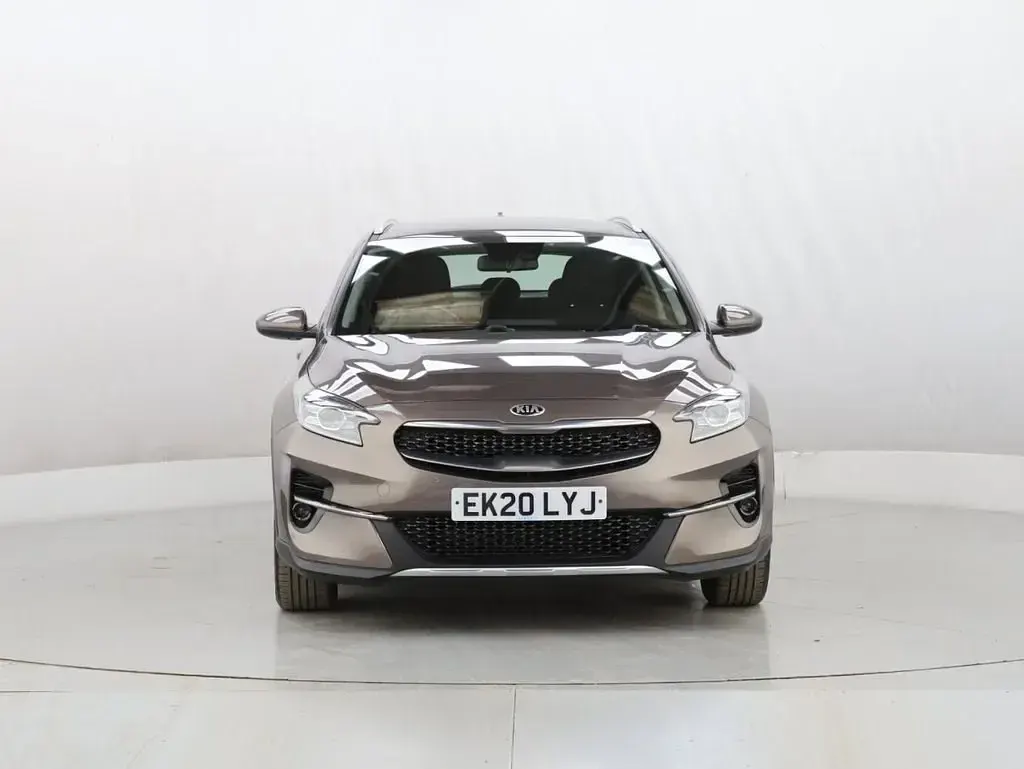 Usado Kia XCeed 118 HP (86 kW) 2020 Castanho SUV