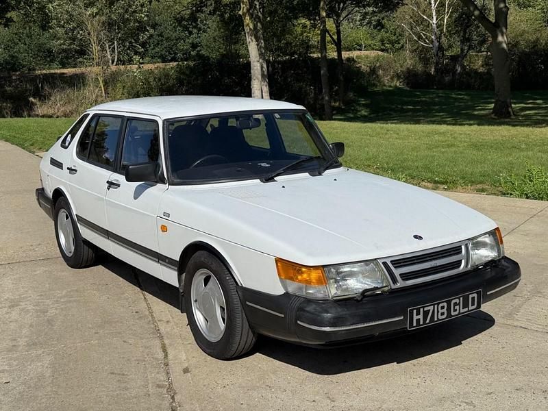 White Used 1991 Saab 900 Hatchback | £6,995 - Image 1/4