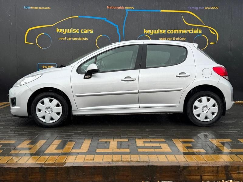 Used Peugeot 207 Active 75 HP (55 kW) 2012 Silver Hatchback