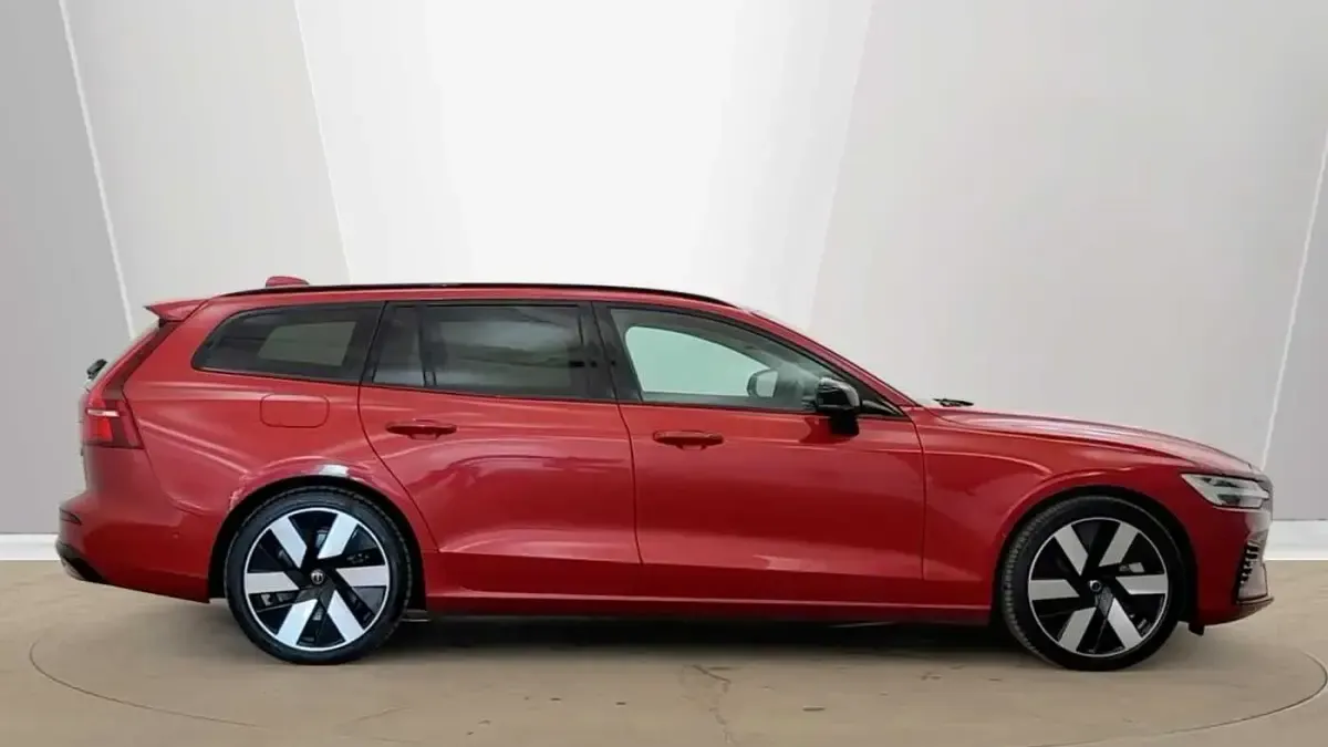 Used Volvo V60 Ultra 449 HP (330 kW) 2025 Red Estate