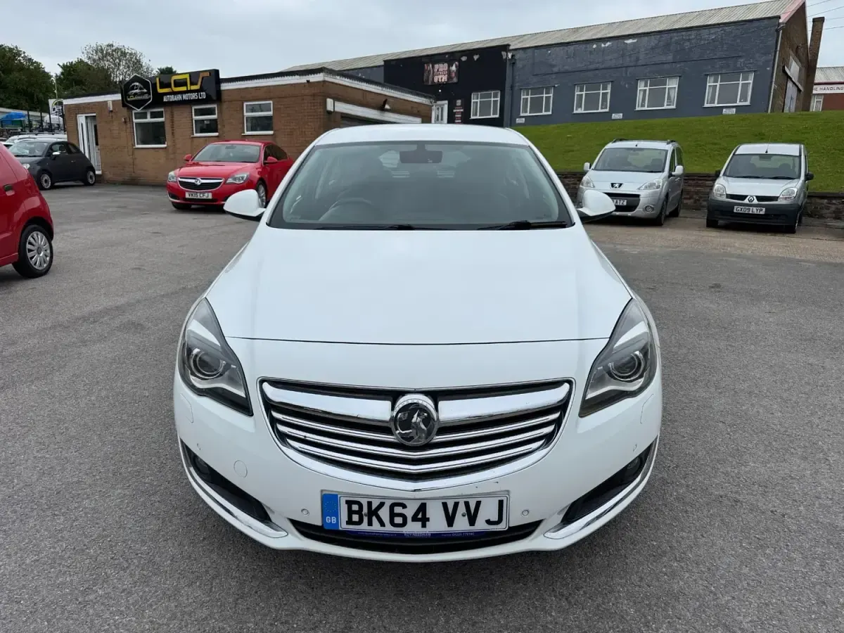 Second-hand Vauxhall Insignia Elite 163 CP (119 kW) 2015 Alb Hatchback