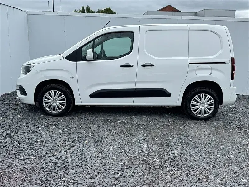 Używany Vauxhall Combo Sportive 100 KM (73 kW) 2020 Biały Minivan