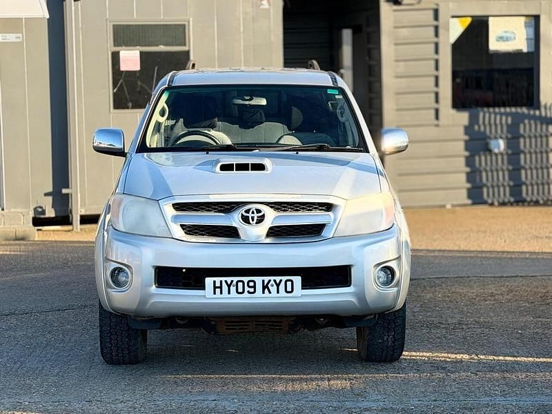 Used Toyota HiLux 171 HP (125 kW) 2009 Silver Pickup