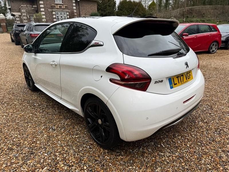 Used Peugeot 208 Prestige 208 HP (152 kW) 2017 White Hatchback