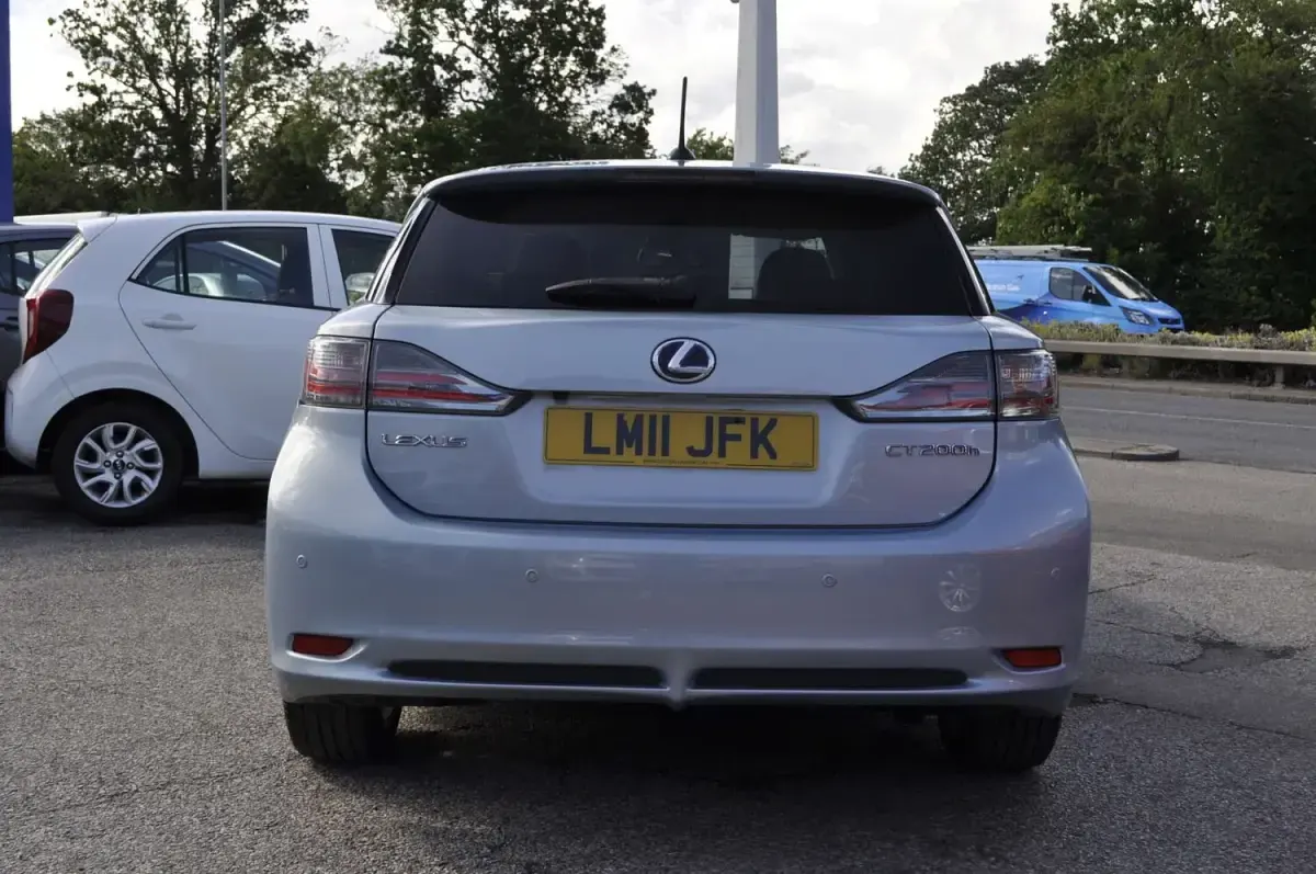 Used Lexus CT200h 136 HP (100 kW) 2011 Blue Hatchback
