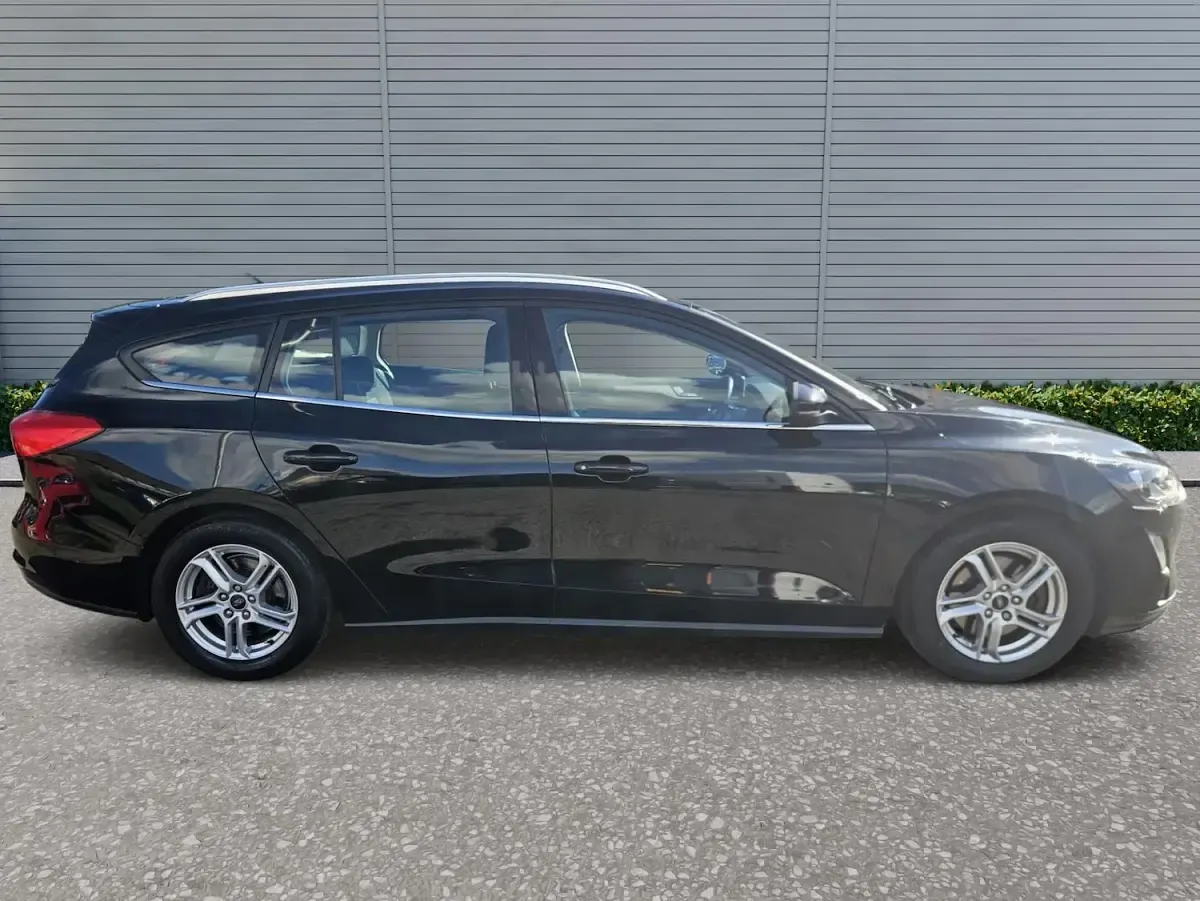 Used Ford Focus Zetec 120 HP (88 kW) 2019 Black Estate