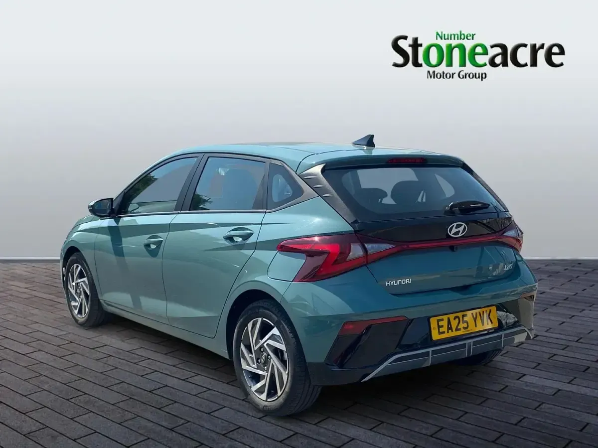 Used Hyundai i20 Advanced 100 HP (73 kW) 2025 Green Hatchback
