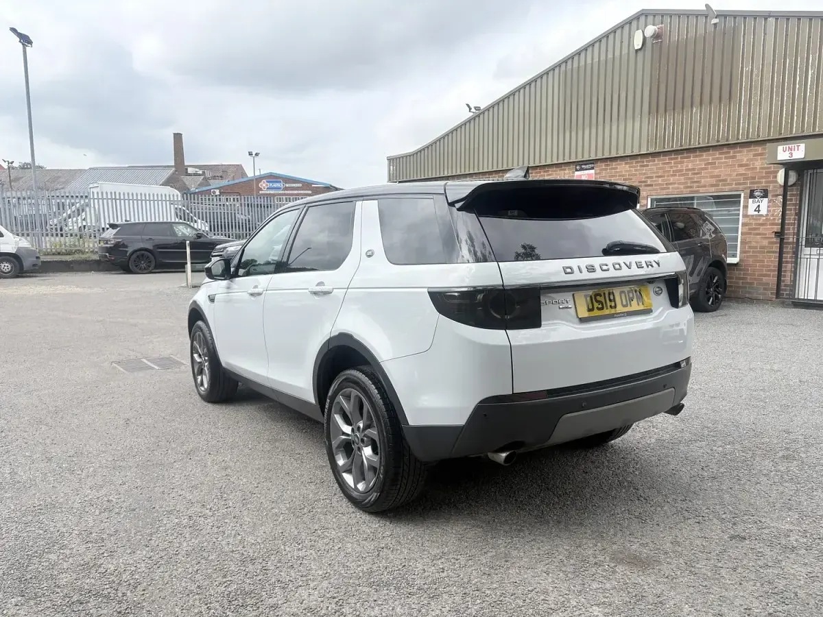 Used Land Rover Discovery Sport Landmark 180 HP (132 kW) 2019 White SUV
