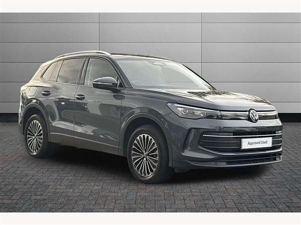 Dolphin grey Used 2025 VW Tiguan Match SUV | £30,650 (Expensive) - Image 1/3