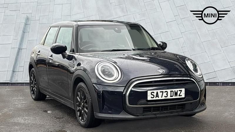 Usado Mini Cooper Classic 134 HP (98 kW) 2023 Preto Citadino