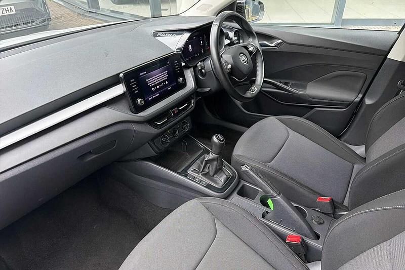 Used Skoda Fabia Colour Edition 70 HP (51 kW) 2023 Moon white metallic body / black magic pearl effect roof Hatchback