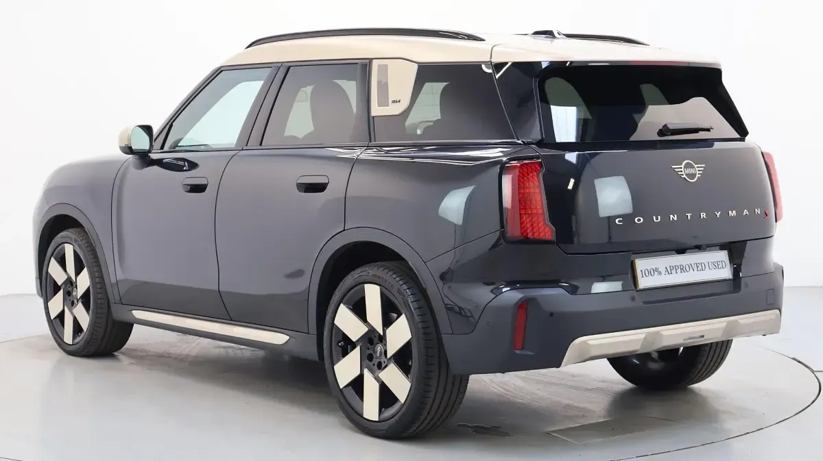Używany Mini Countryman Exclusive 215 KM (158 kW) 2025 Czarny SUV