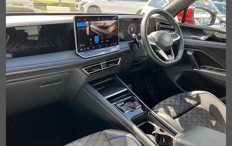 Used VW Tiguan R-line 150 HP (110 kW) 2024 Red SUV