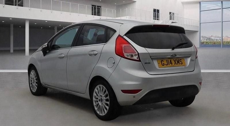 Used Ford Fiesta Titanium 125 HP (91 kW) 2014 Silver Hatchback