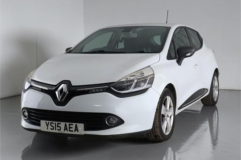 Used Renault Clio IV Dynamique 75 HP (55 kW) 2015 White Hatchback