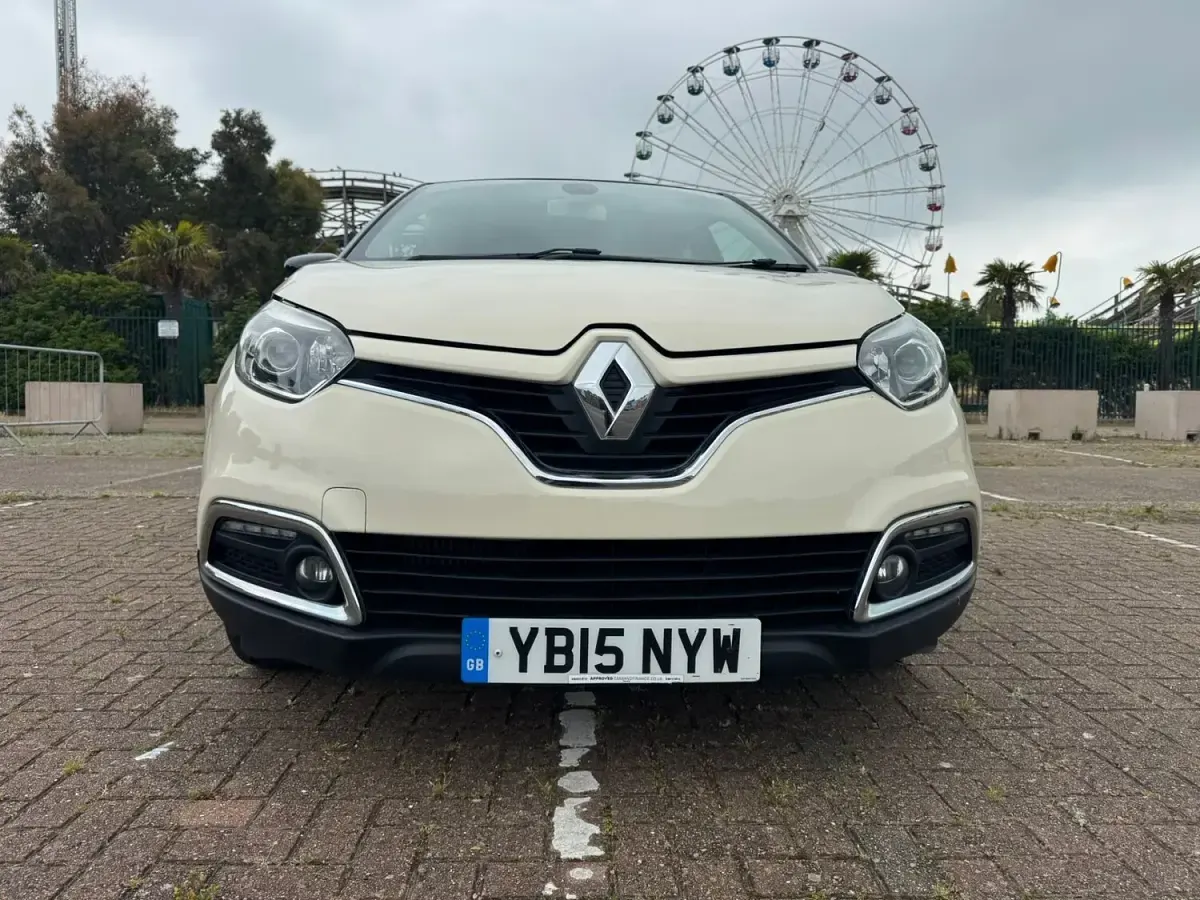 Used Renault Captur Dynamique 90 HP (66 kW) 2015 Cream SUV