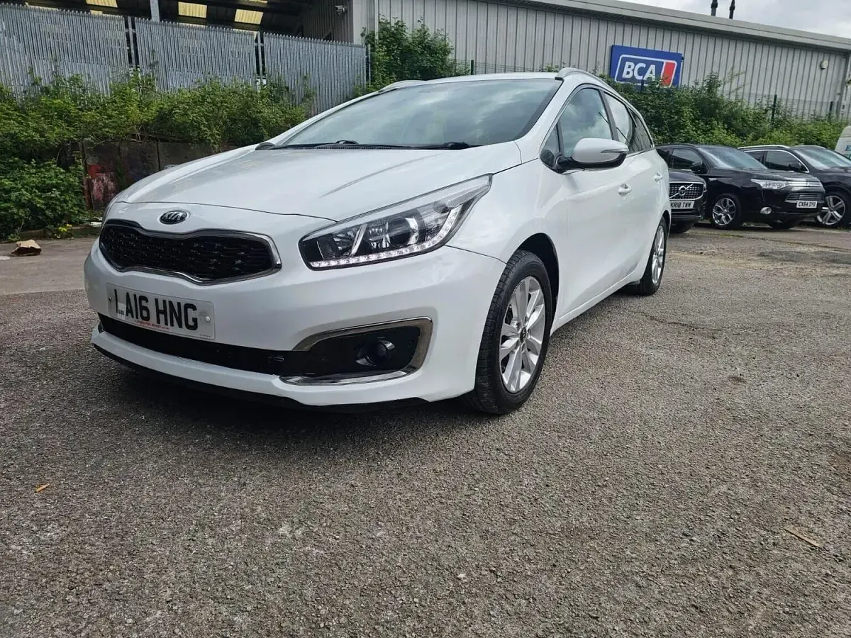 Used Kia Ceed Sportswagon 136 HP (100 kW) 2016 White Estate