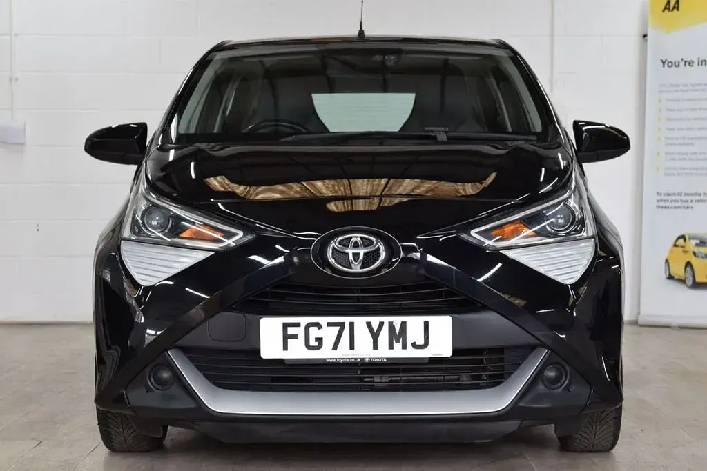 Used Toyota Aygo X-play 71 HP (52 kW) 2022 Black Hatchback