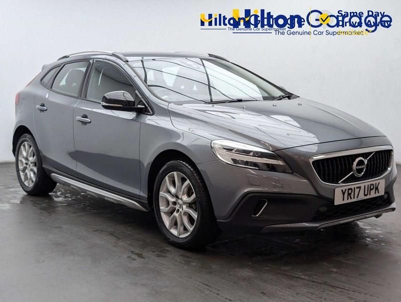Usado Volvo V40 Pro 152 HP (111 kW) 2017 Cinzento Citadino